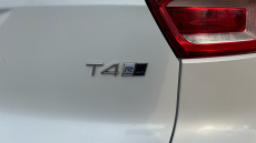 Volvo Xc40 2.0 T4 R DESIGN 5dr AWD Geartronic Petrol Estate